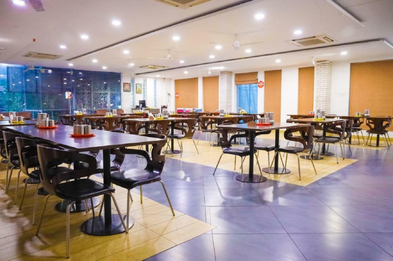 First Inn Hotels Chennai Exterior foto